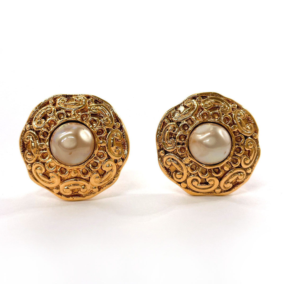 CHANEL Earring Gold Plated, Faux Pearl gold vintage