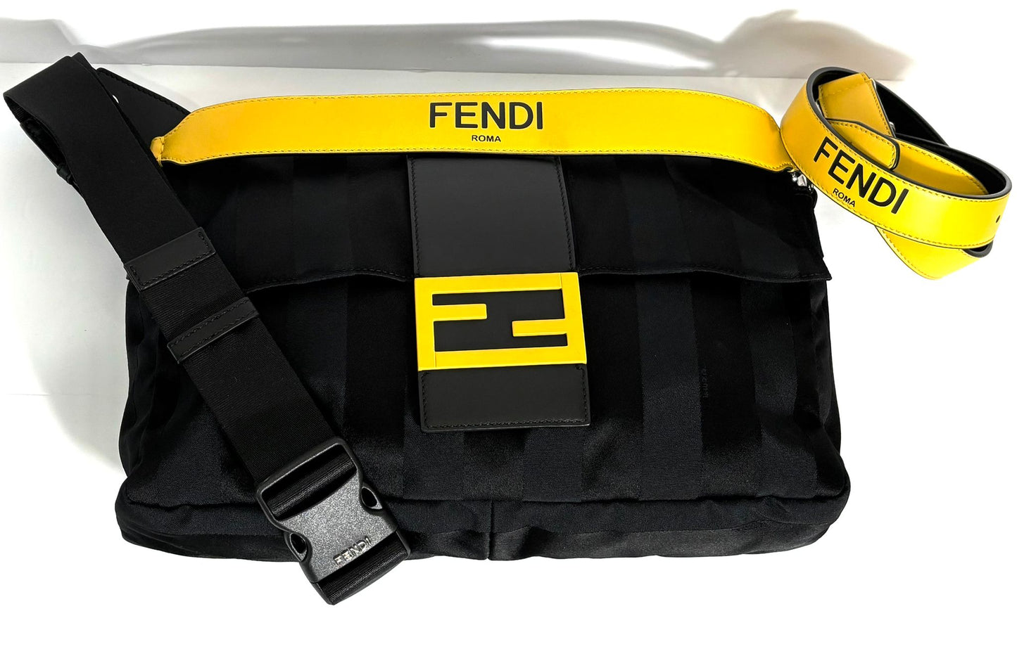 FENDI BAGUETTE CONVERTIBLE SHOULDER BAG