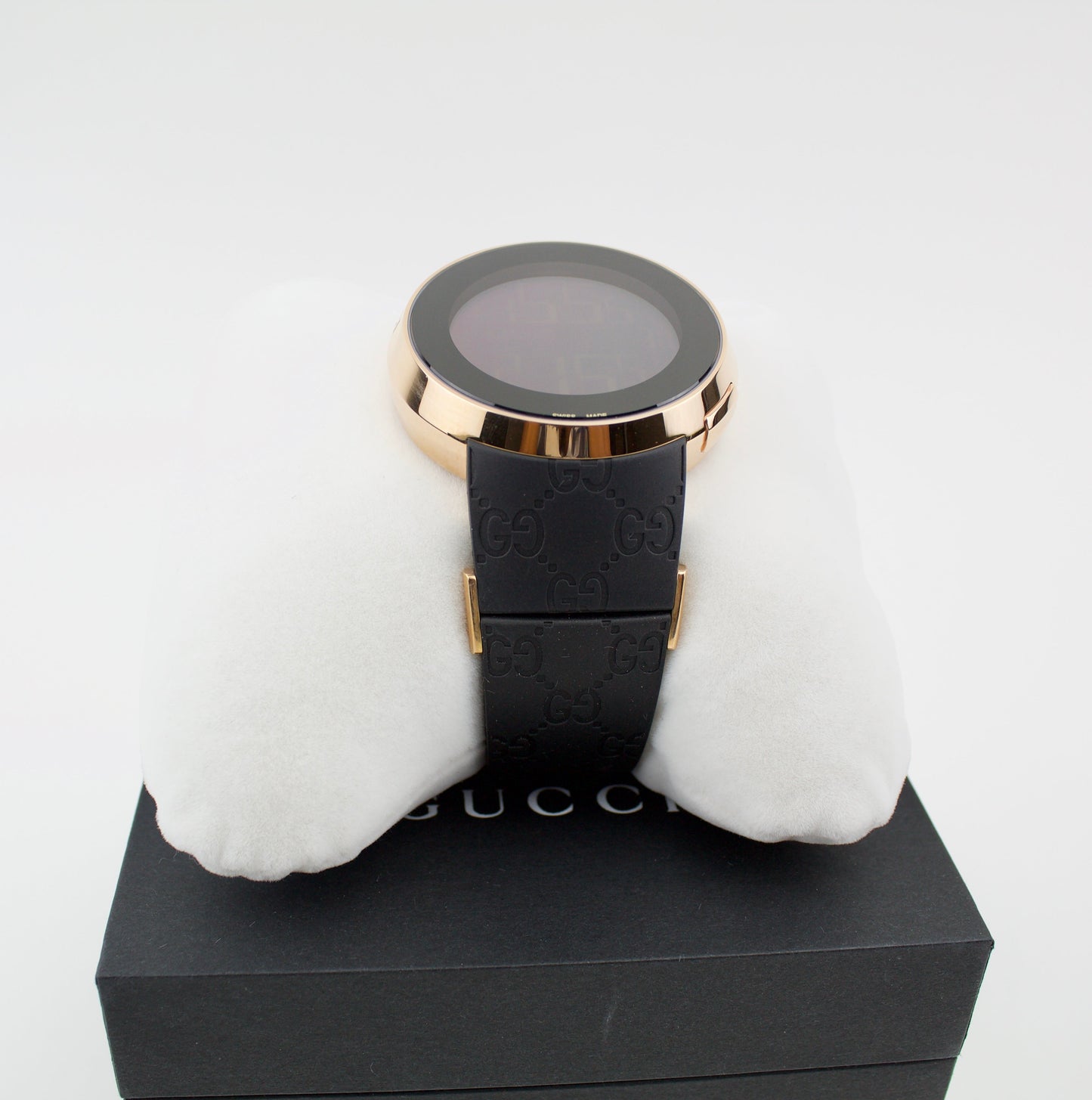 GUCCI DIGITAL DIAL RUBBER STRAP WATCH