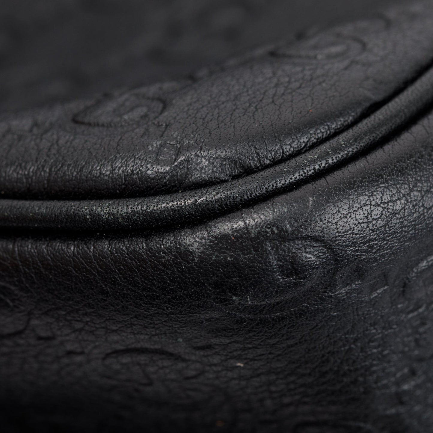 Gucci Black Guccissima Leather Messenger Bag