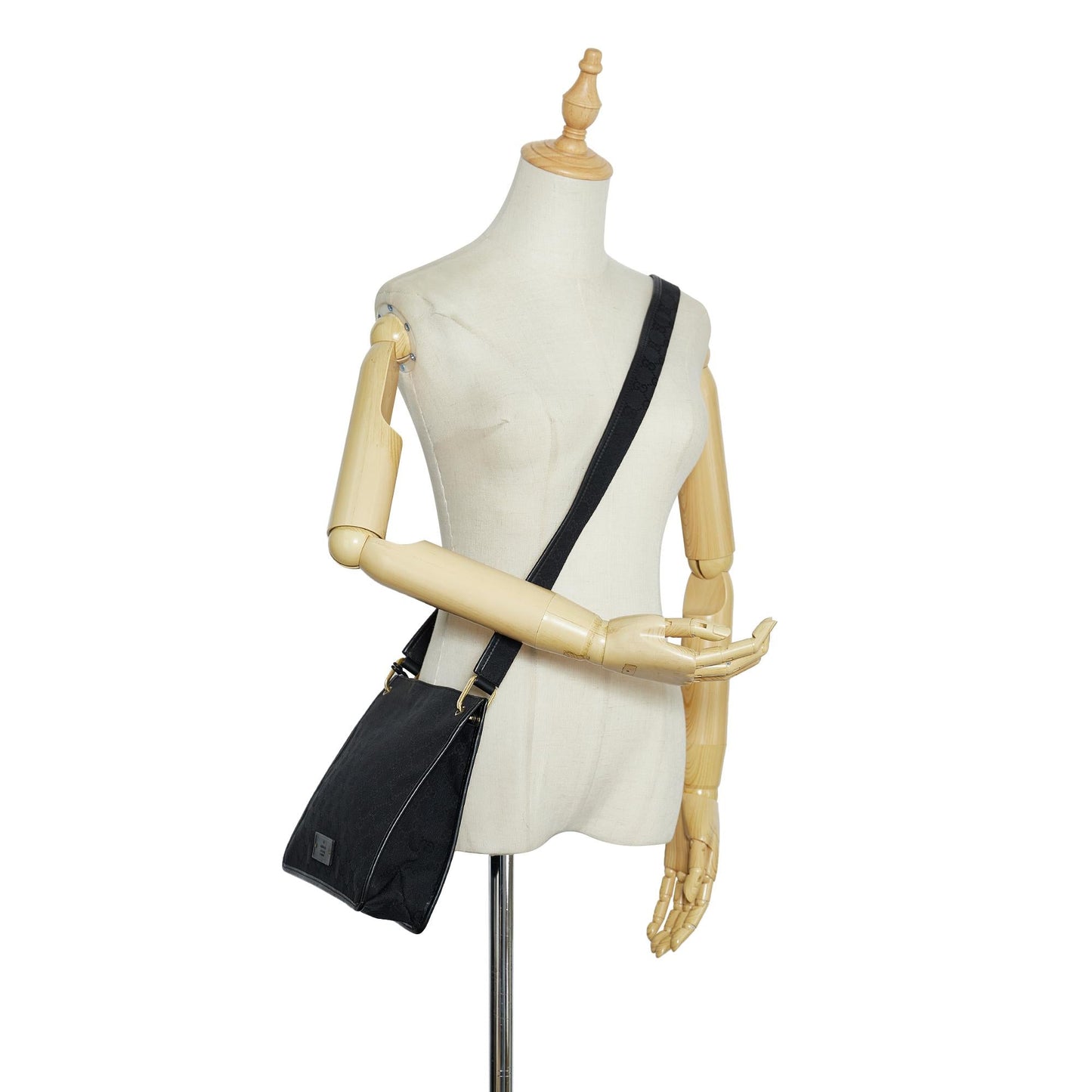 Gucci GG Canvas Crossbody Bag (SHG-fAj1LL)