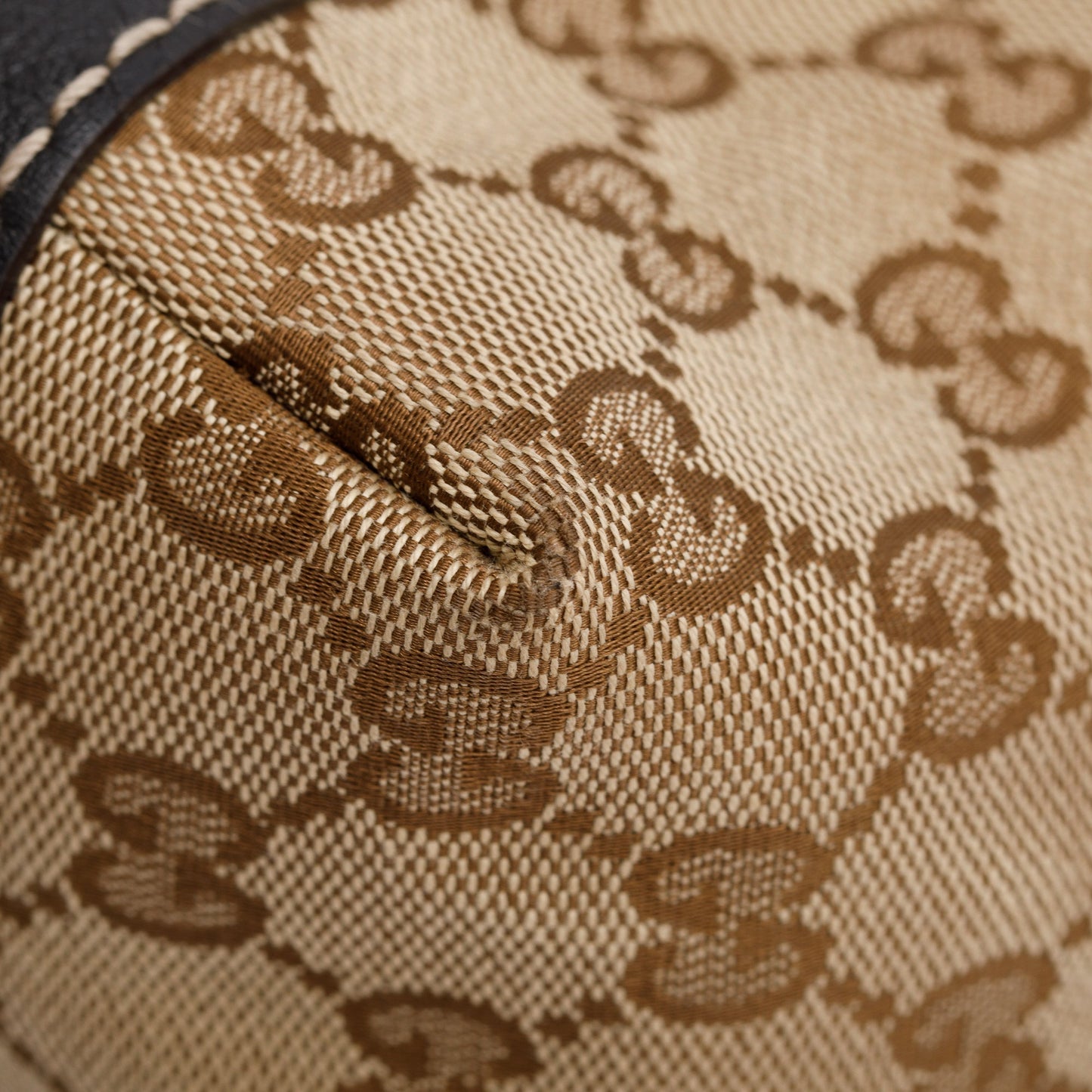 Gucci GG Canvas Web Medium New Ladies Shoulder Bag