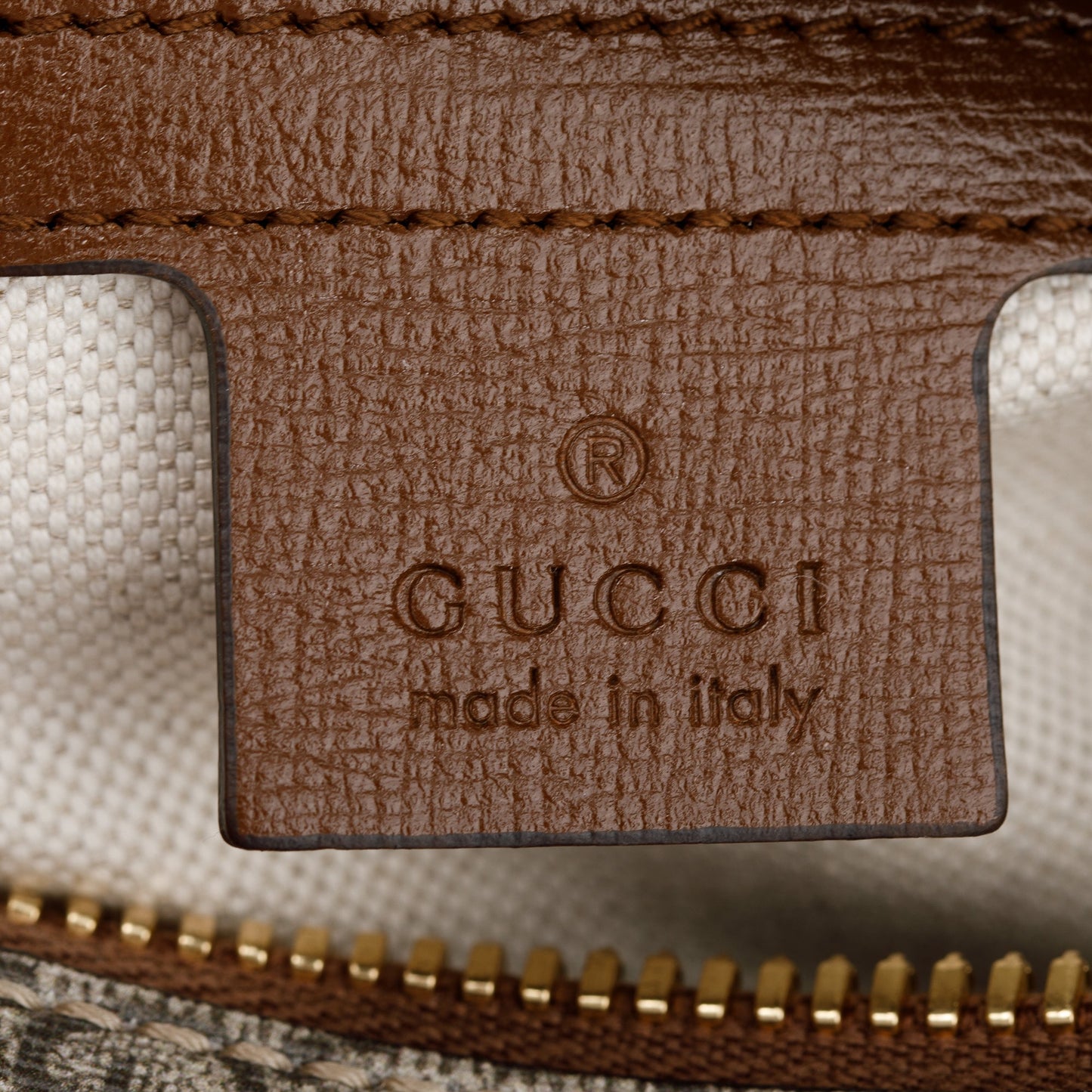 Gucci GG Supreme Fake/Not Belt Bag