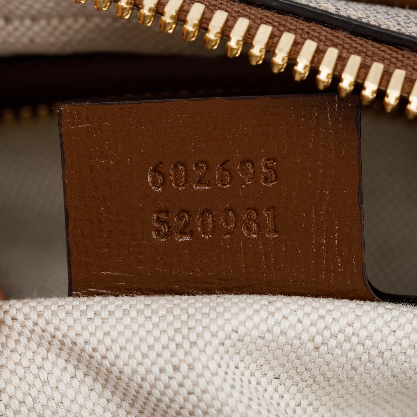 Gucci GG Supreme Fake/Not Belt Bag
