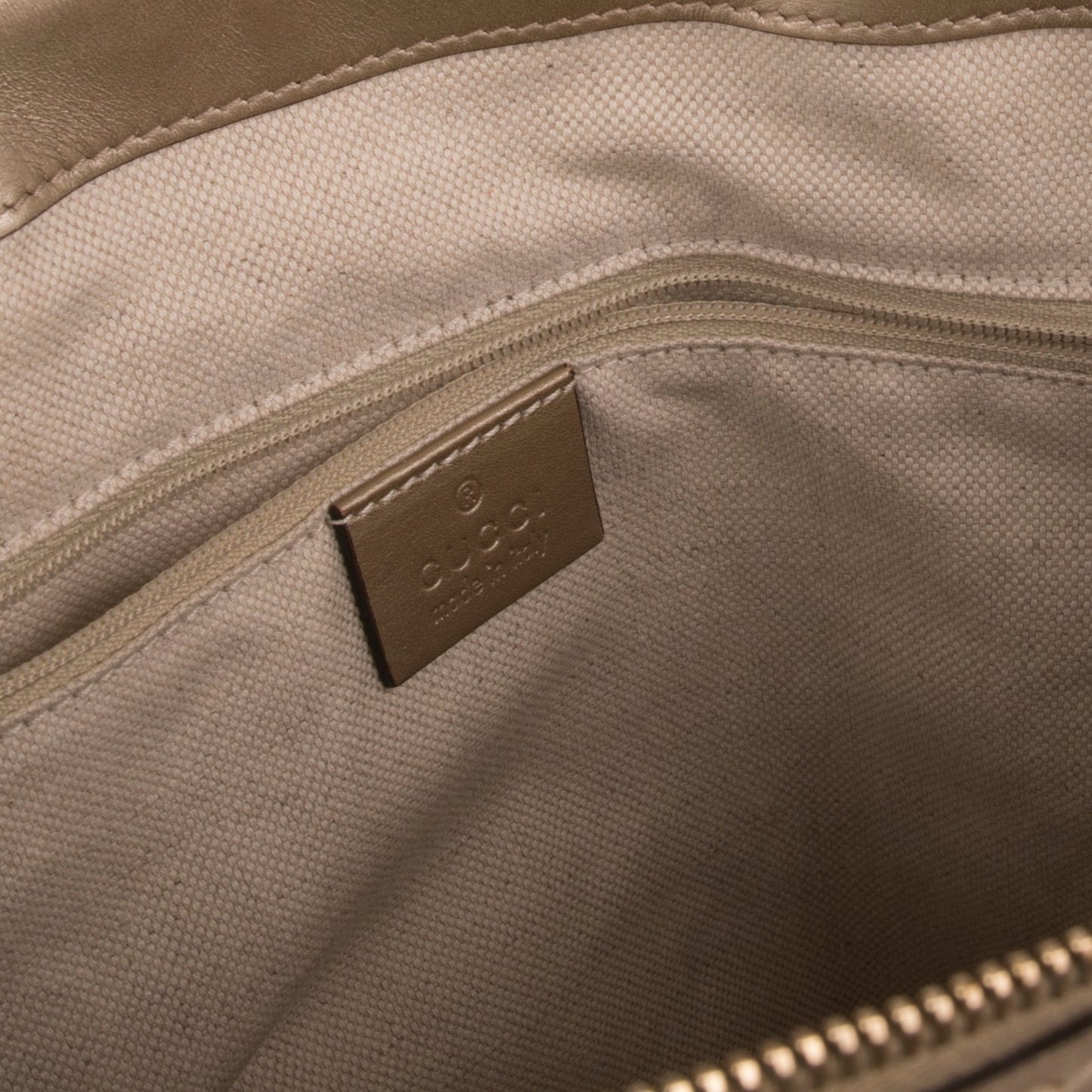 Gucci Medium Signature Leather Sukey Top Handle Bag