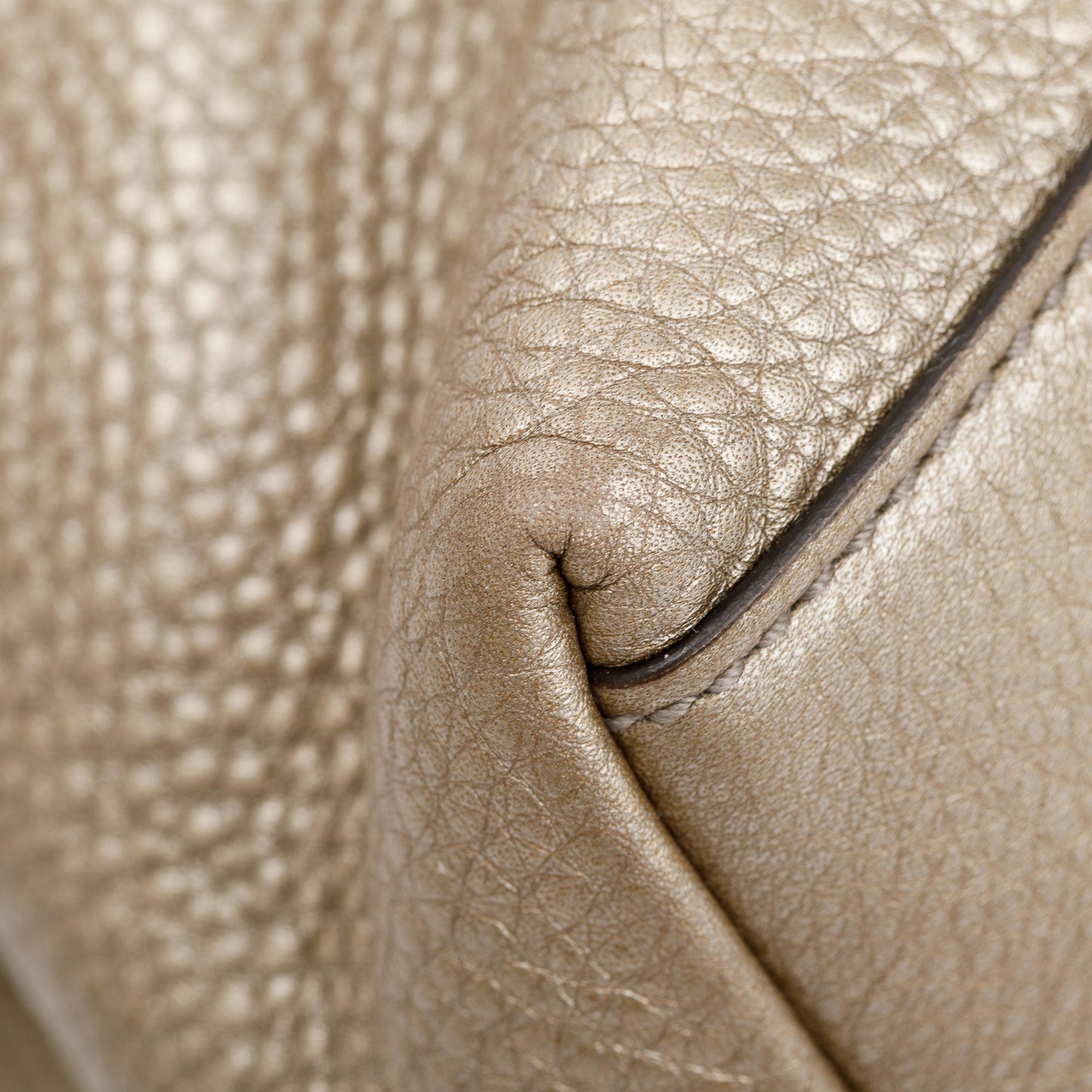 Gucci Metallic Gold Pebbled Calfksin Leather Medium Soho Chain Tote