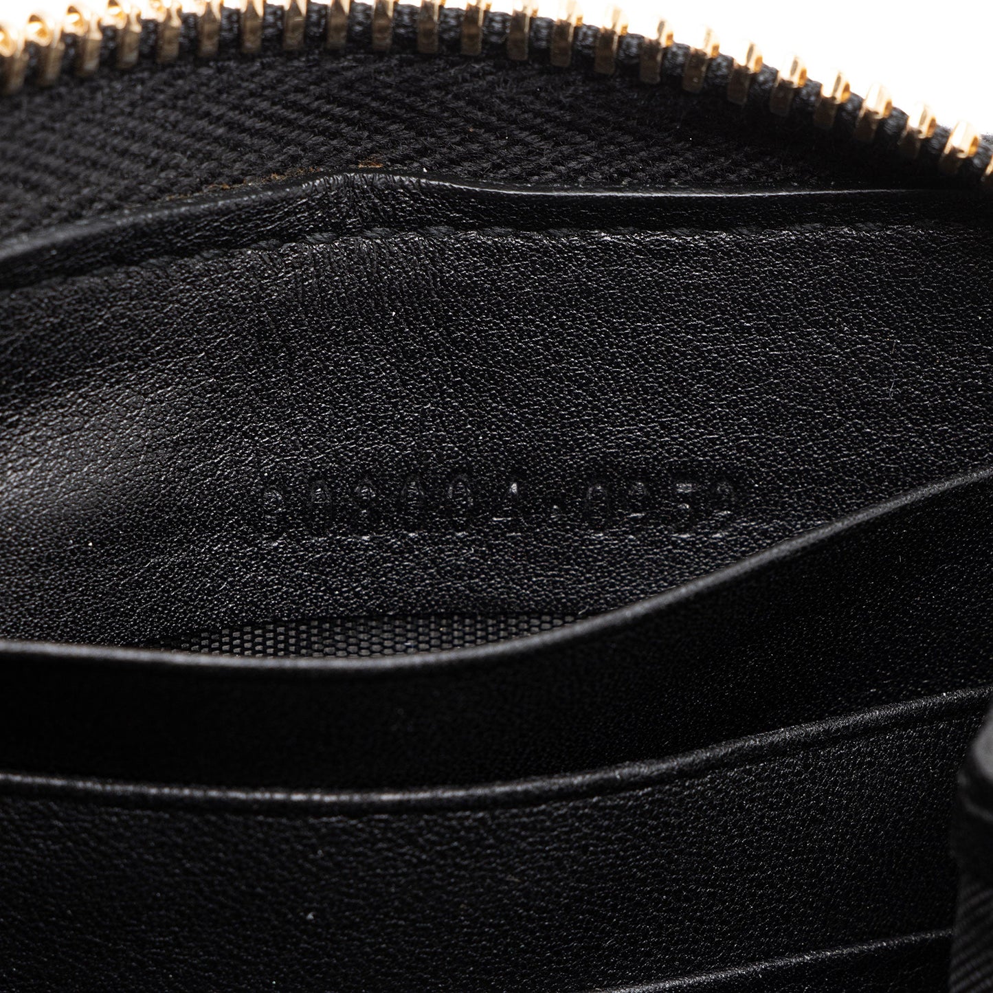 Gucci Patent Leather Soho Zip Around Wallet (SHF-OZVoQd)