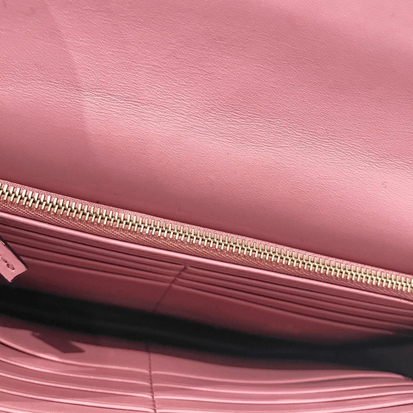 Gucci Pink Icon Signature Chain Wallet