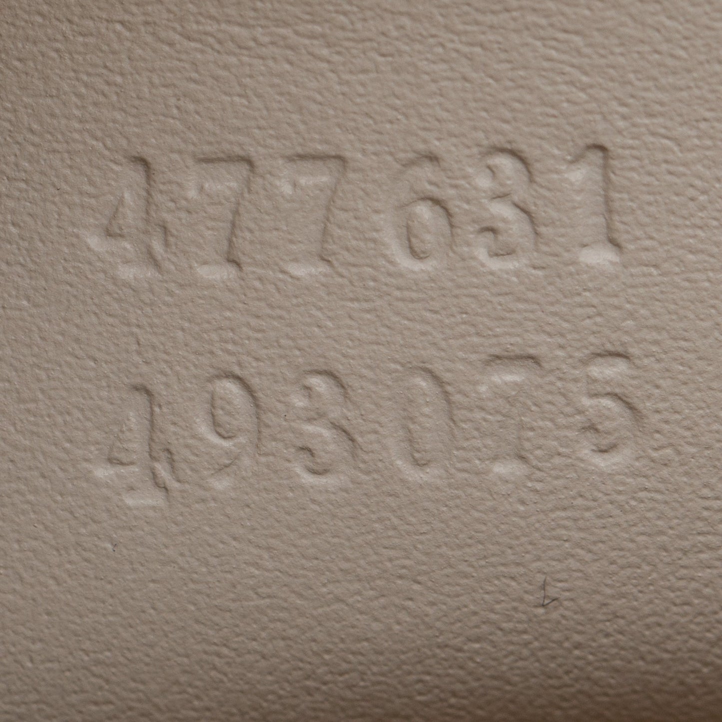 Gucci White Calfskin Leather Maxi Sylvie Handle Bag