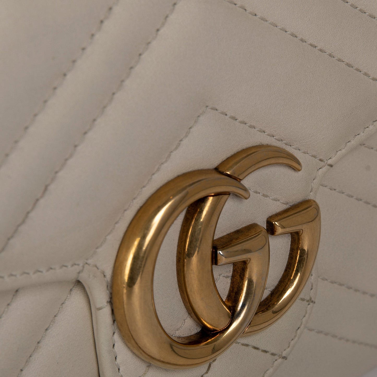 Gucci White Calfskin Matelasse Marmont Chain Wallet