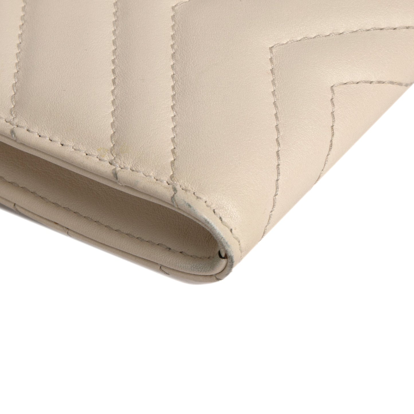 Gucci White Calfskin Matelasse Marmont Chain Wallet
