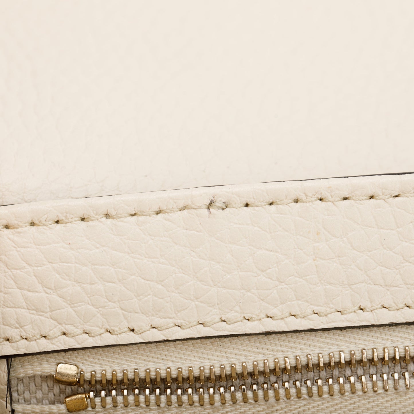 Gucci White Grained Calfskin Leather Medium Soho Chain Crossbody Bag