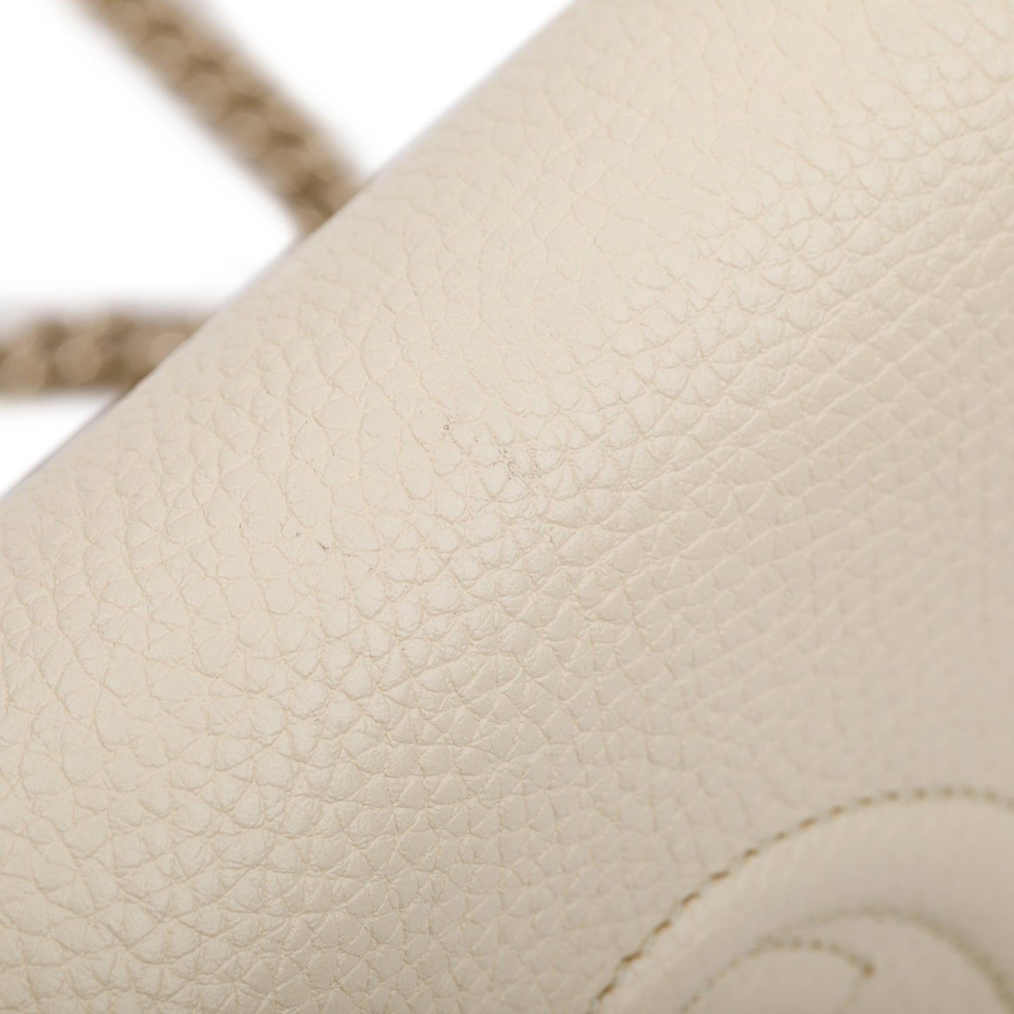 Gucci White Grained Calfskin Leather Medium Soho Chain Crossbody Bag