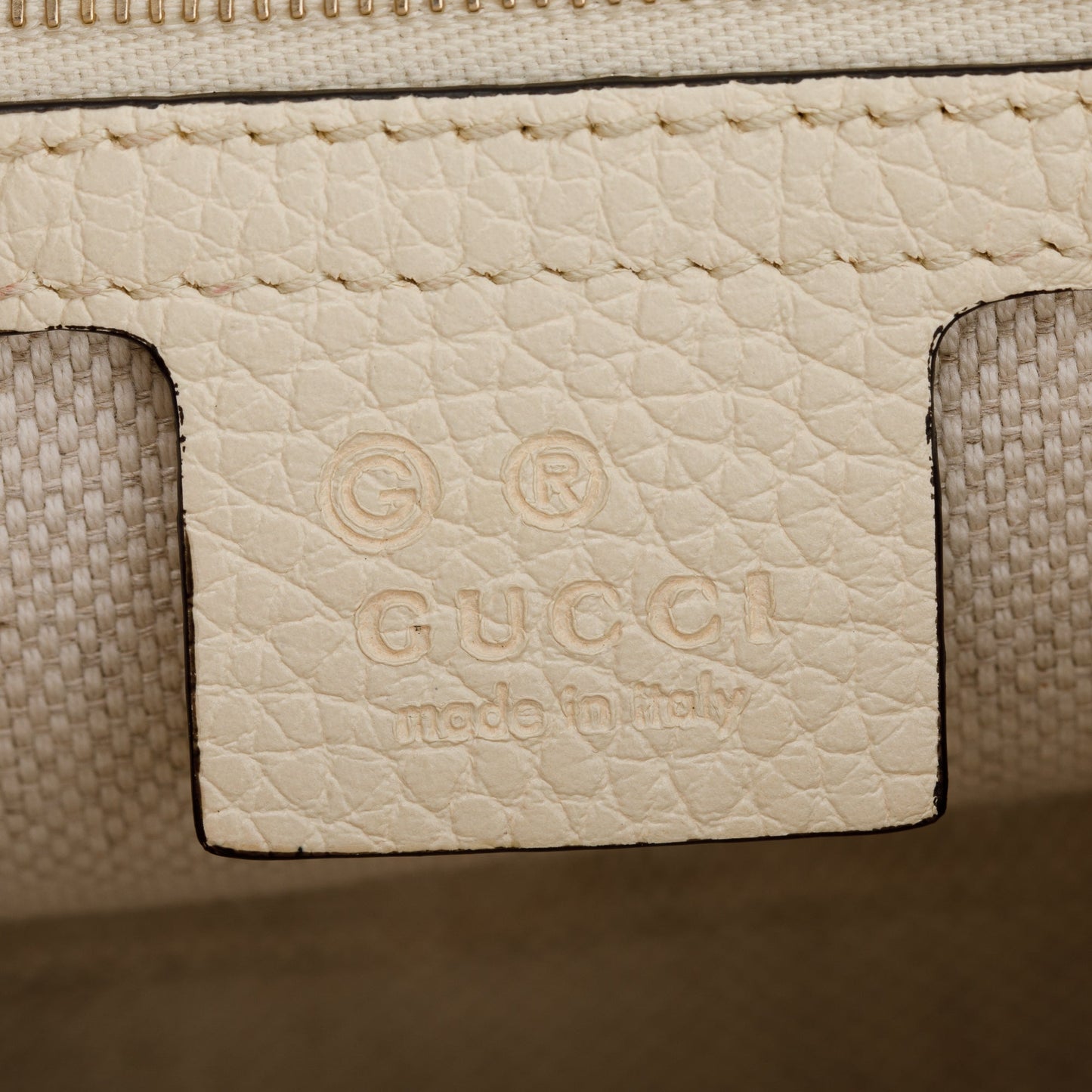 Gucci White Grained Calfskin Leather Medium Soho Chain Crossbody Bag
