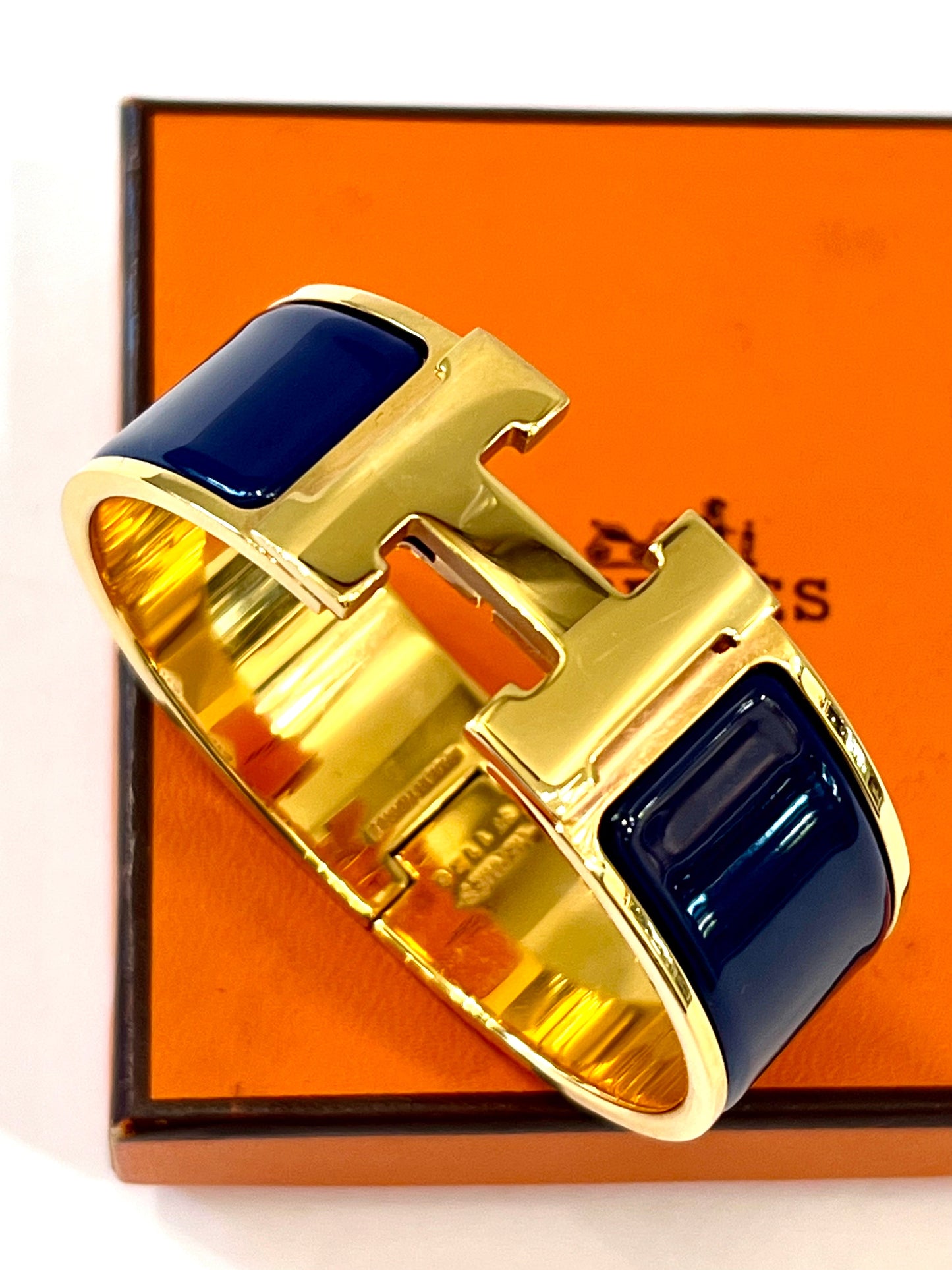 HERMÈS CLIC CLAC H WIDE BRACELET IN NAVY BLUE