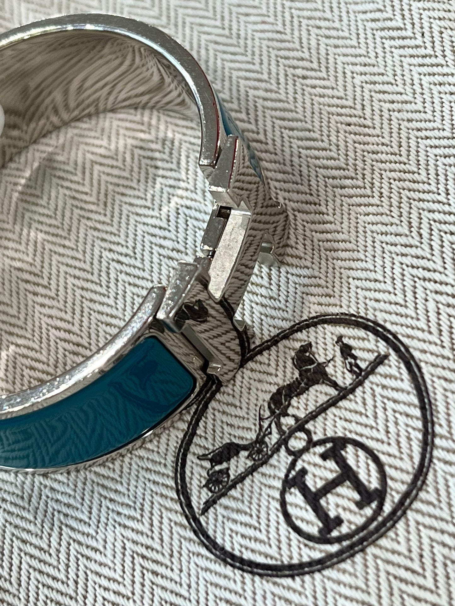 HERMÈS CLIC CLAC H ENAMEL PM CUFF BRACELET