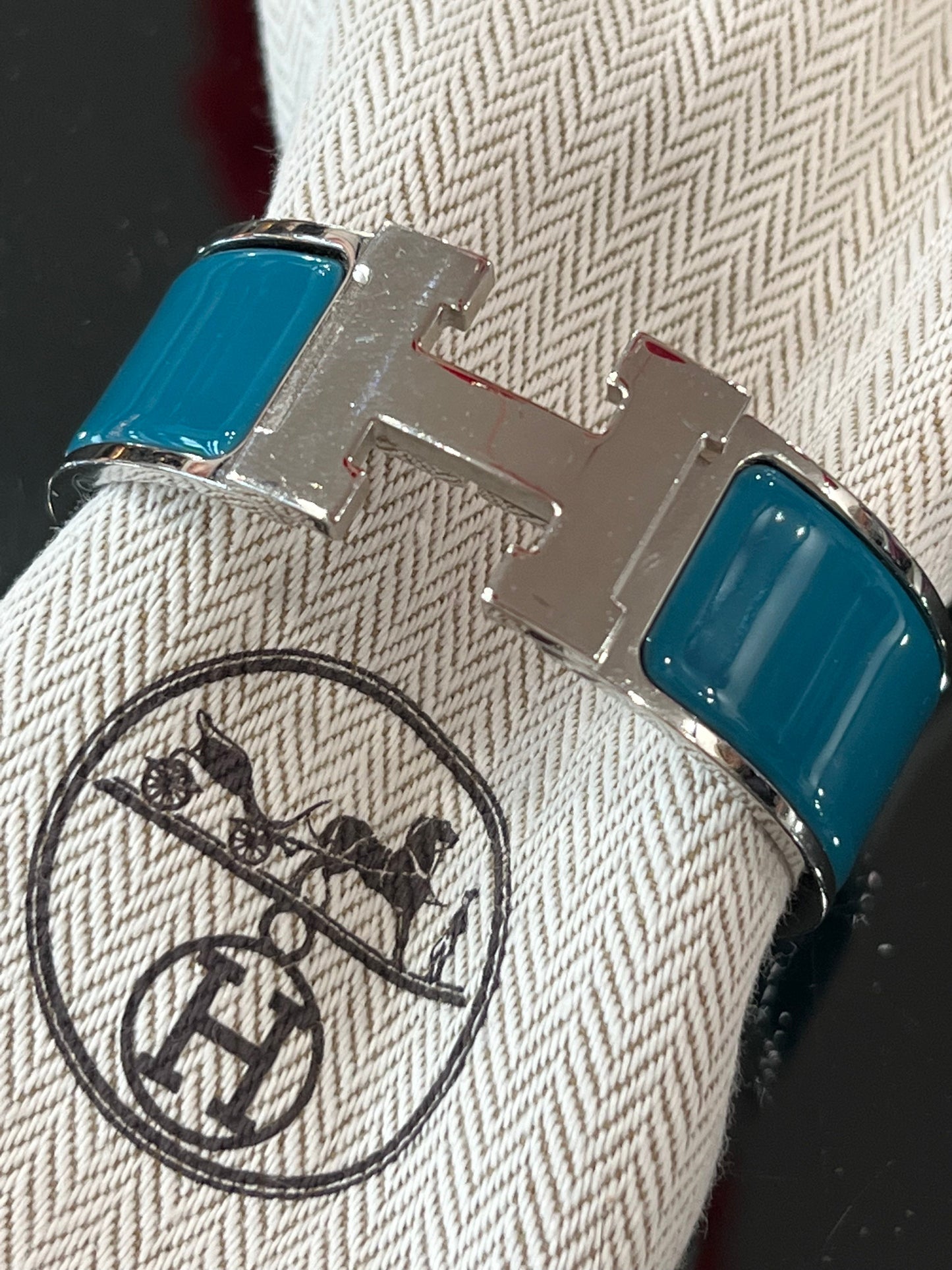 HERMÈS CLIC CLAC H ENAMEL PM CUFF BRACELET