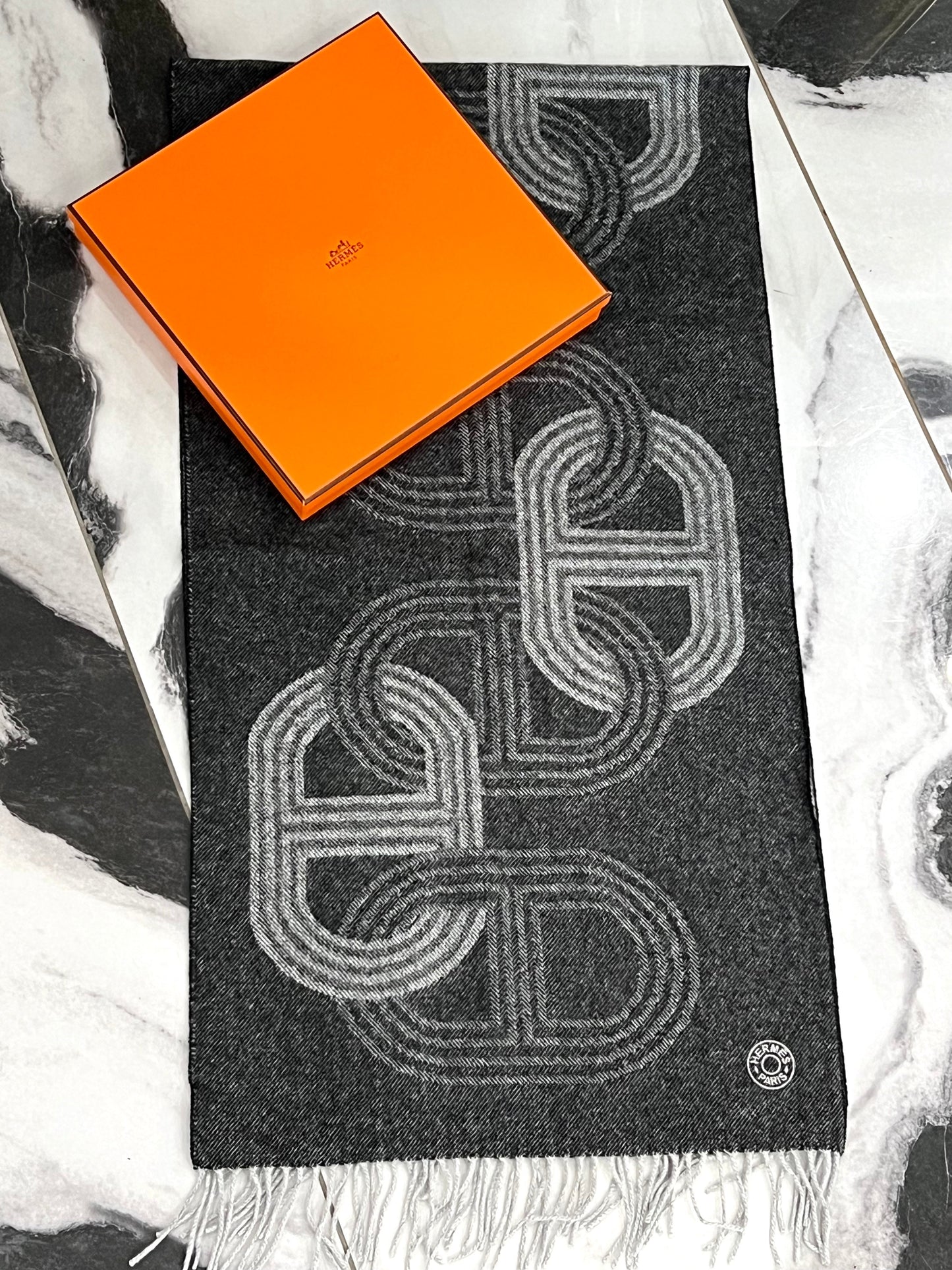 HERMÈS FRINGE CIRCUIT 24 GRAY CASHMERE UNISEX SCARF