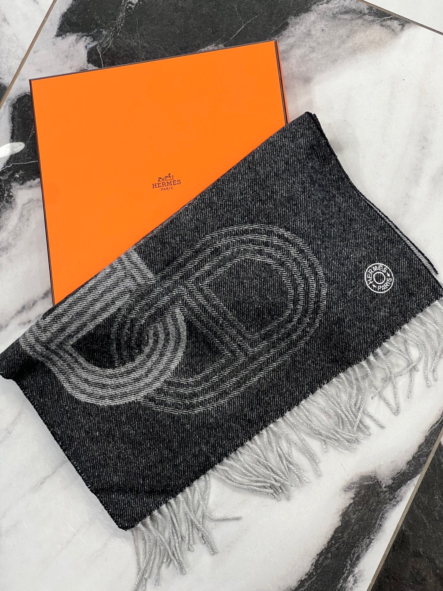 HERMÈS FRINGE CIRCUIT 24 GRAY CASHMERE UNISEX SCARF