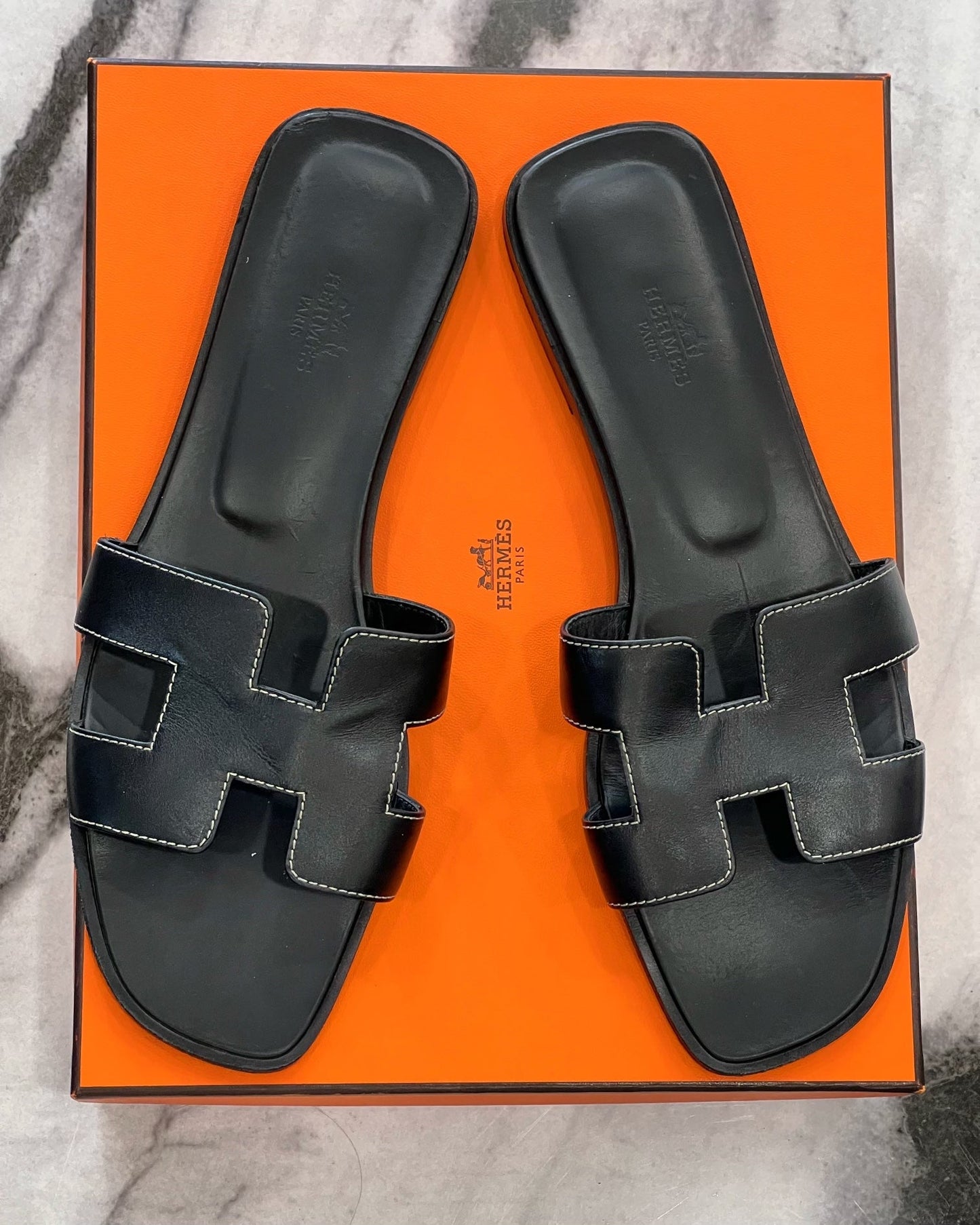 HERMÈS ORAN LEATHER SANDALS
