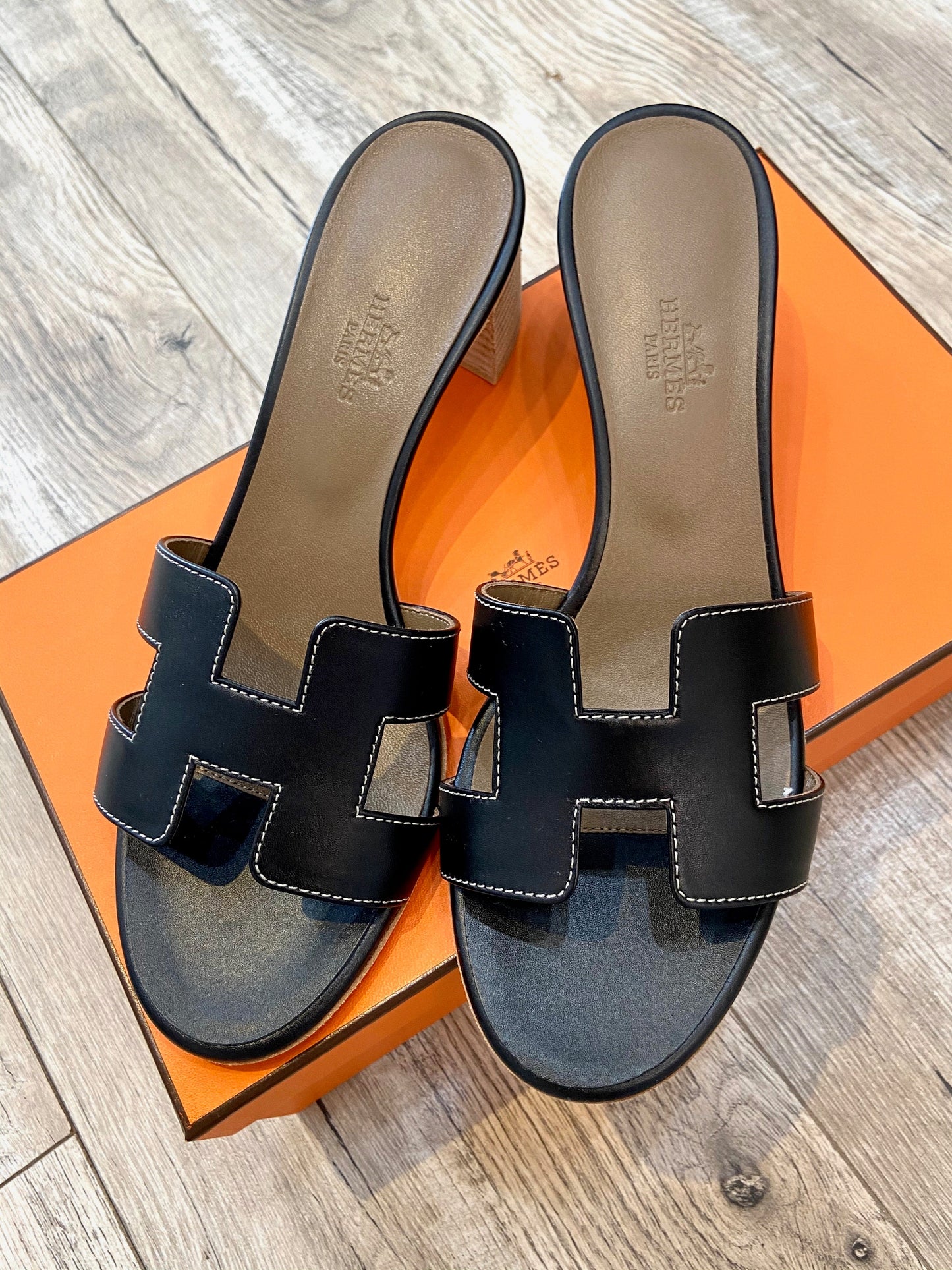 HERMÈS ORAN OASIS H CALFSKIN LEATHER MULES