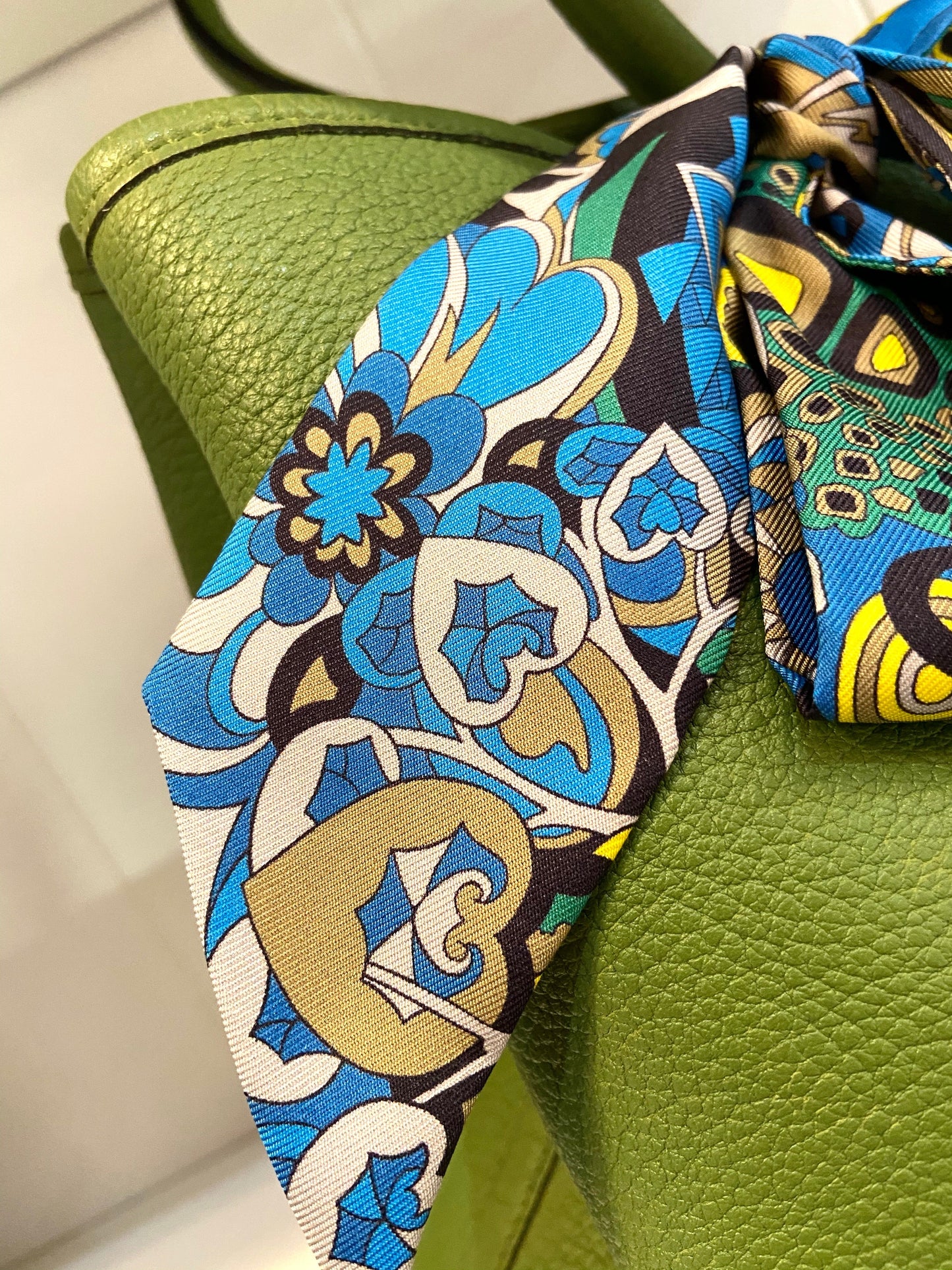 HERMÈS TWILLY SCARF