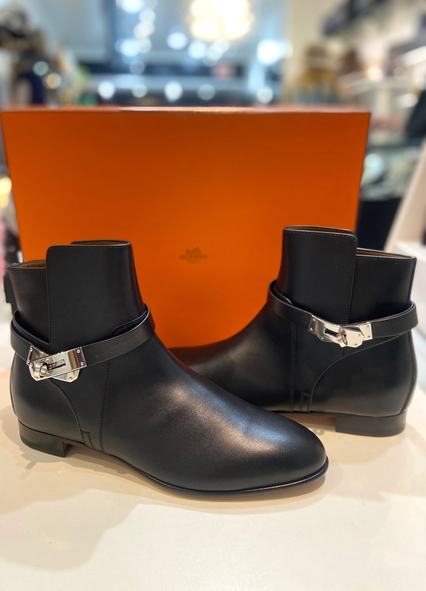HERMÈS NEO CALFSKIN LEATHER ANKLE BOOTS