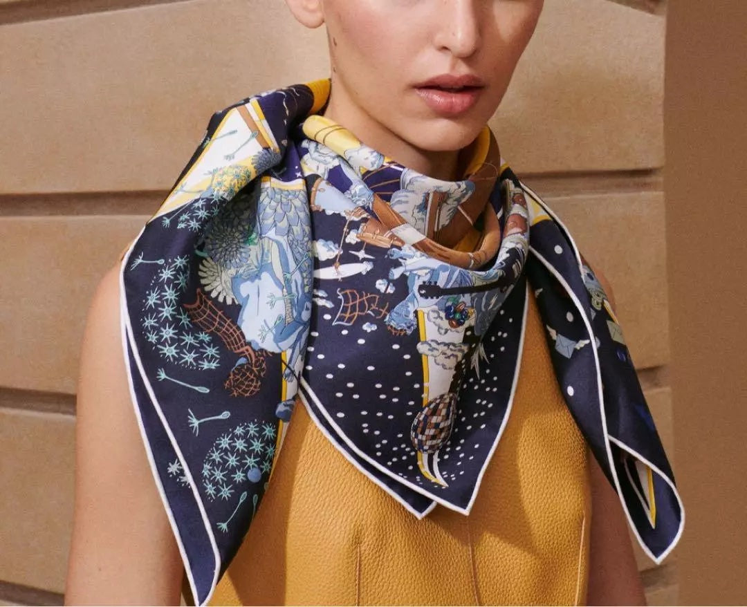 HERMÈS CARRE FLAGSHIP MARINE FONCÉ JAUNE SILK TWILL SCARF