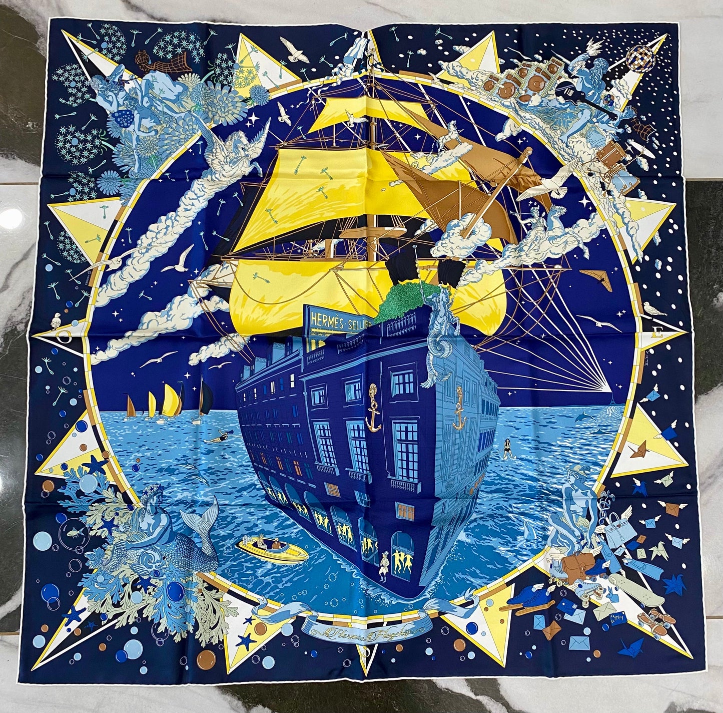 HERMÈS CARRE FLAGSHIP MARINE FONCÉ JAUNE SILK TWILL SCARF