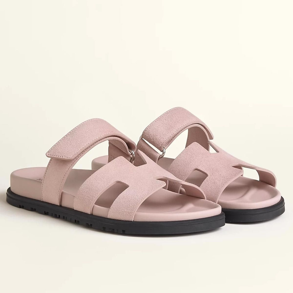 HERMÈS CHYPRE SUEDE ROSE PORCELAINE SANDALS