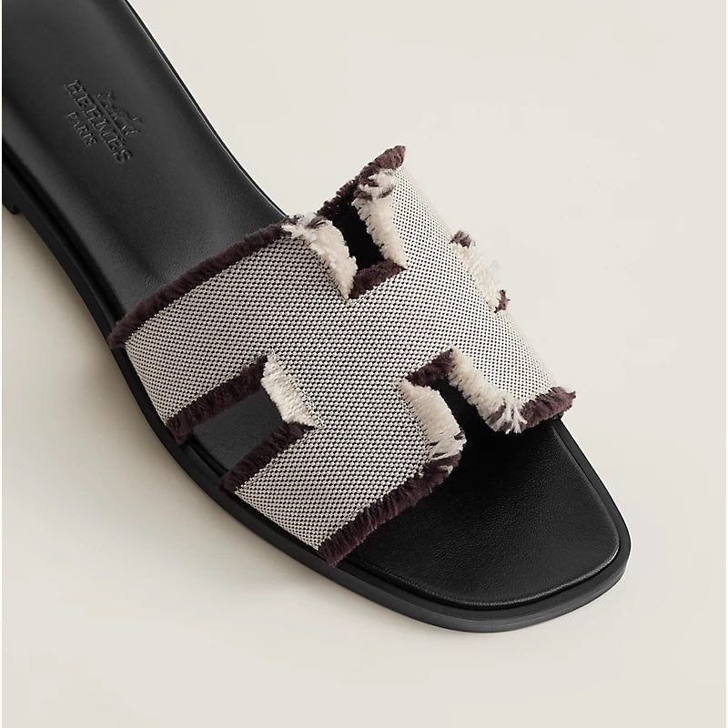 HERMÈS ORAN SANDALS IN PRUNOIR
