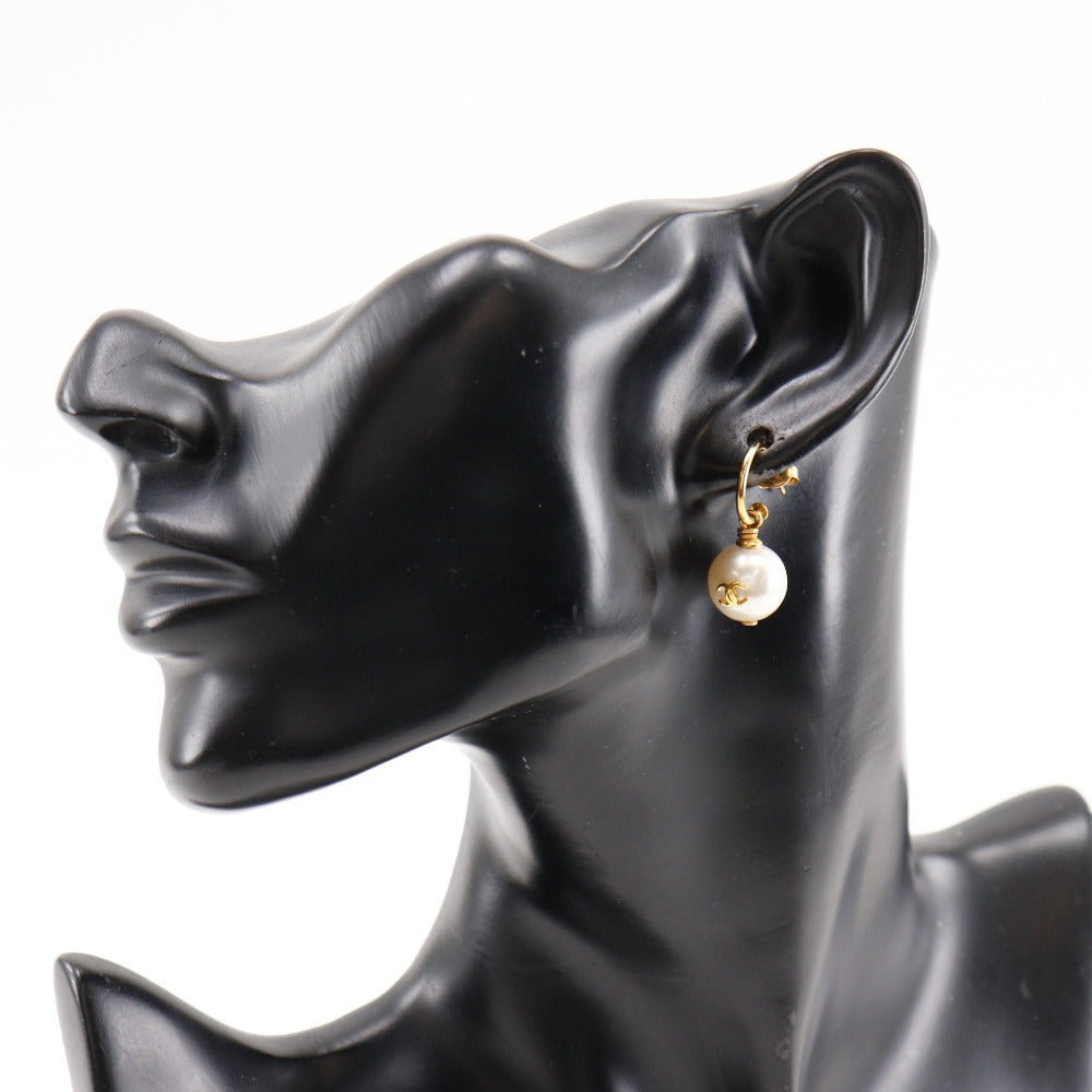CHANEL Pierce Plated Gold, Faux Pearl gold hoop COCO Mark