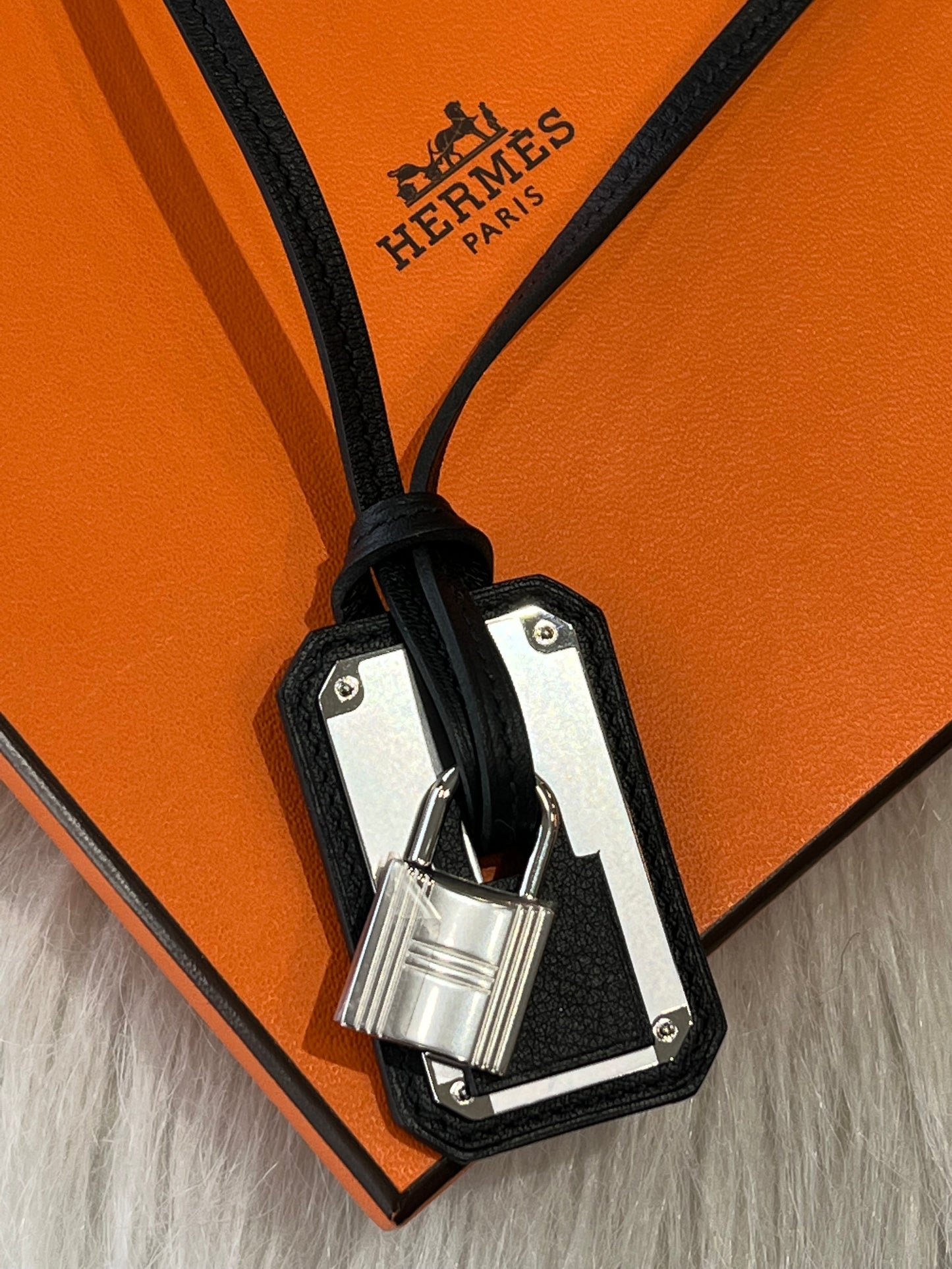 HERMÈS  O'Kelly Pendant