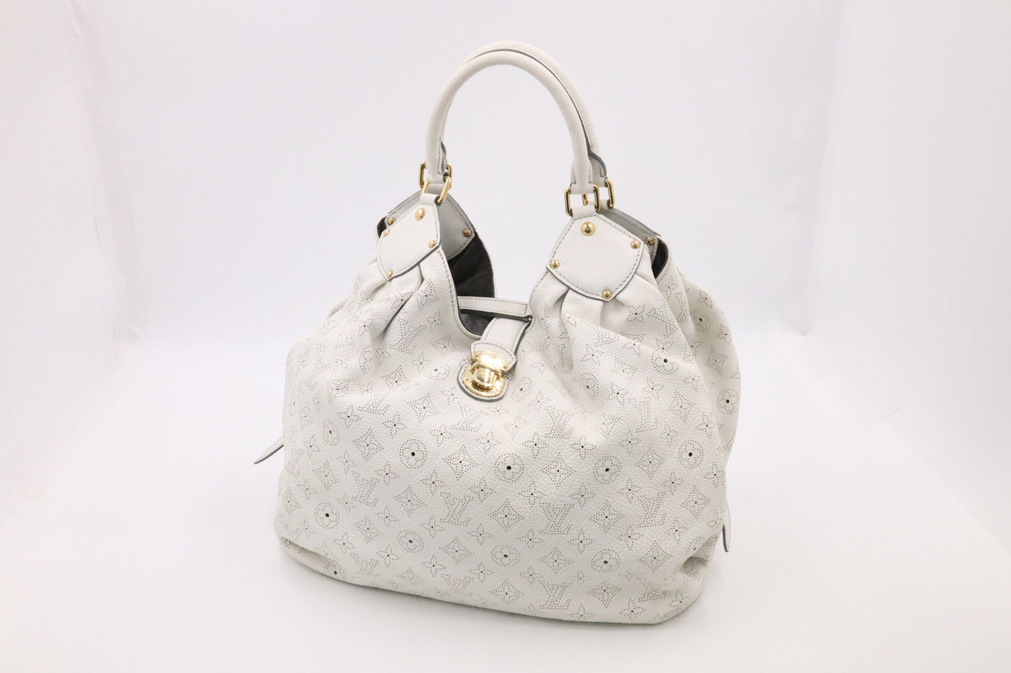 Louis Vuitton Mahina XL in White Leather