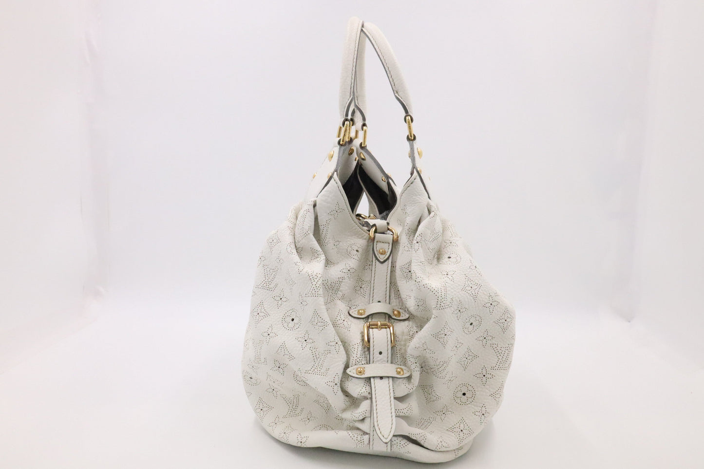 Louis Vuitton Mahina XL in White Leather