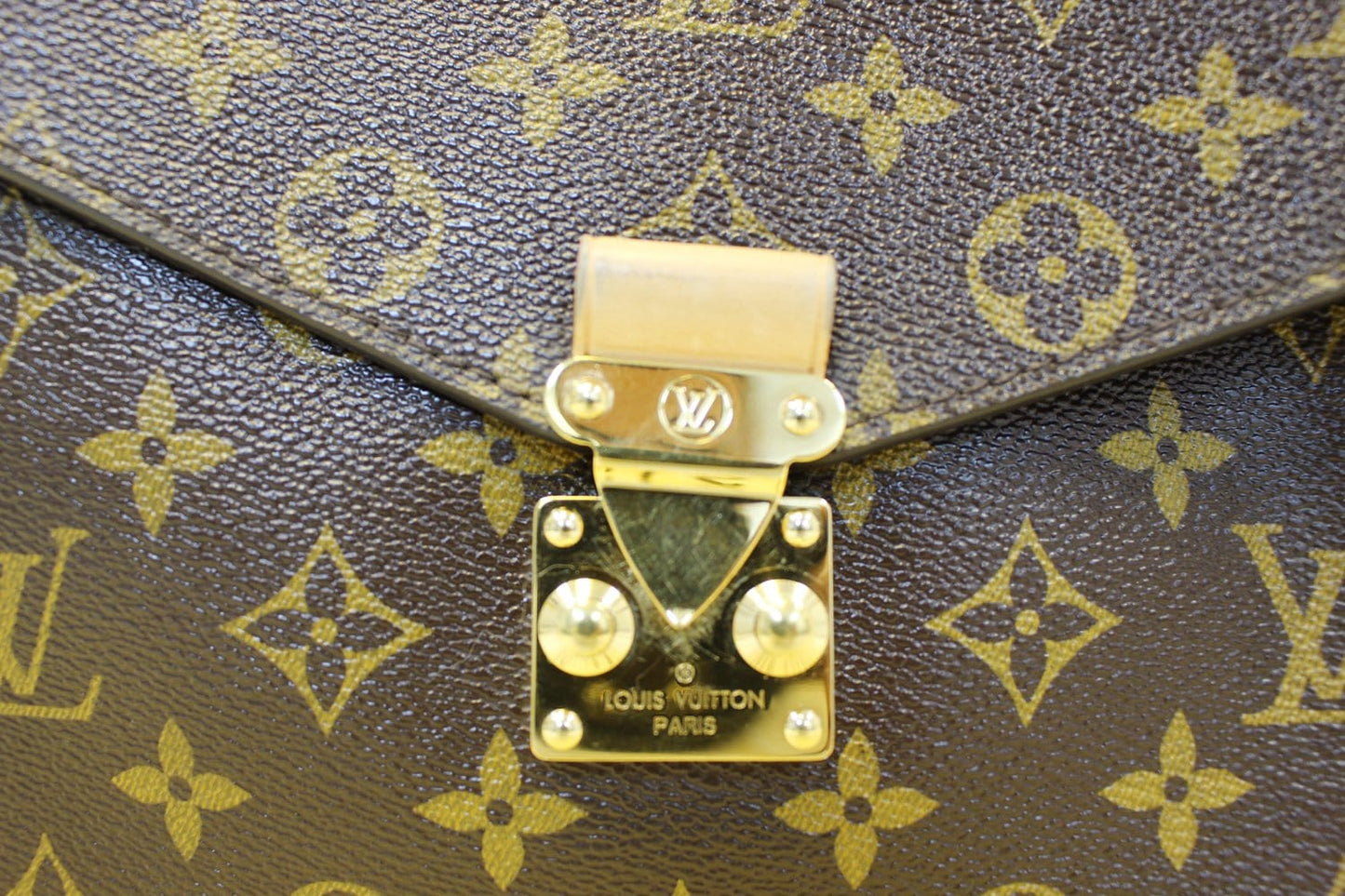 LOUIS VUITTON Monogram Canvas Metis Pochette Crossbody Bag