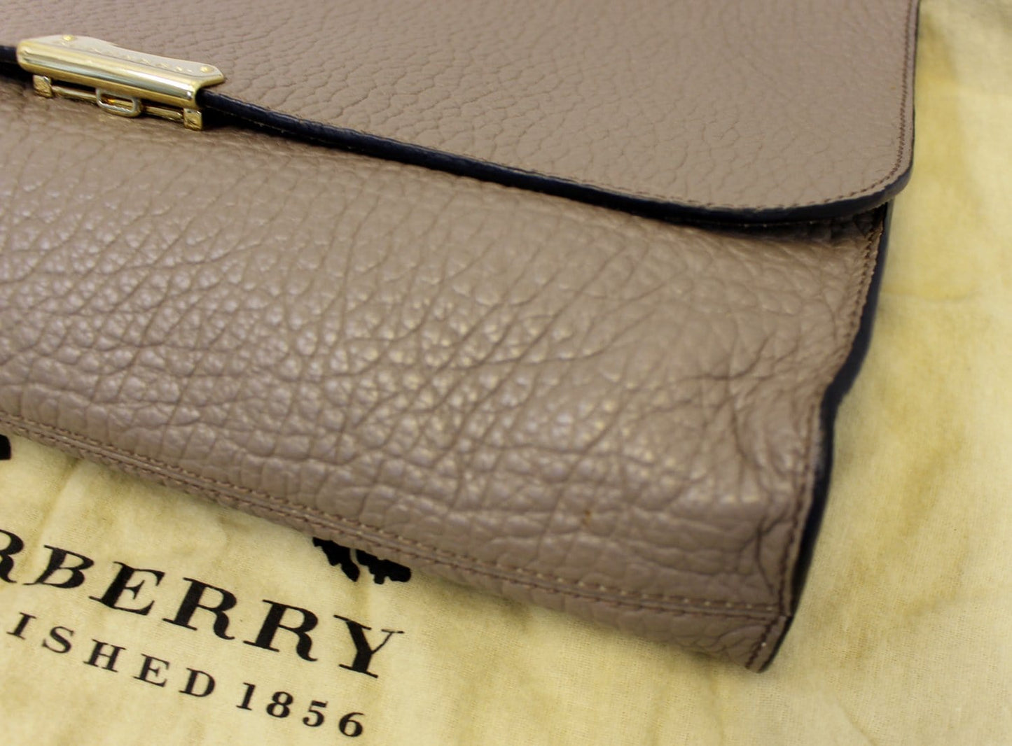 BURBERRY Heritage Sonnet Grain Leather Large Clutch - Sale