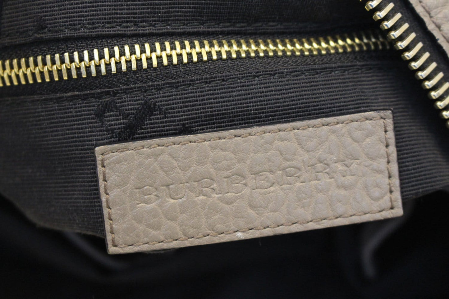 BURBERRY Heritage Grain Ledbury Hobo Bag