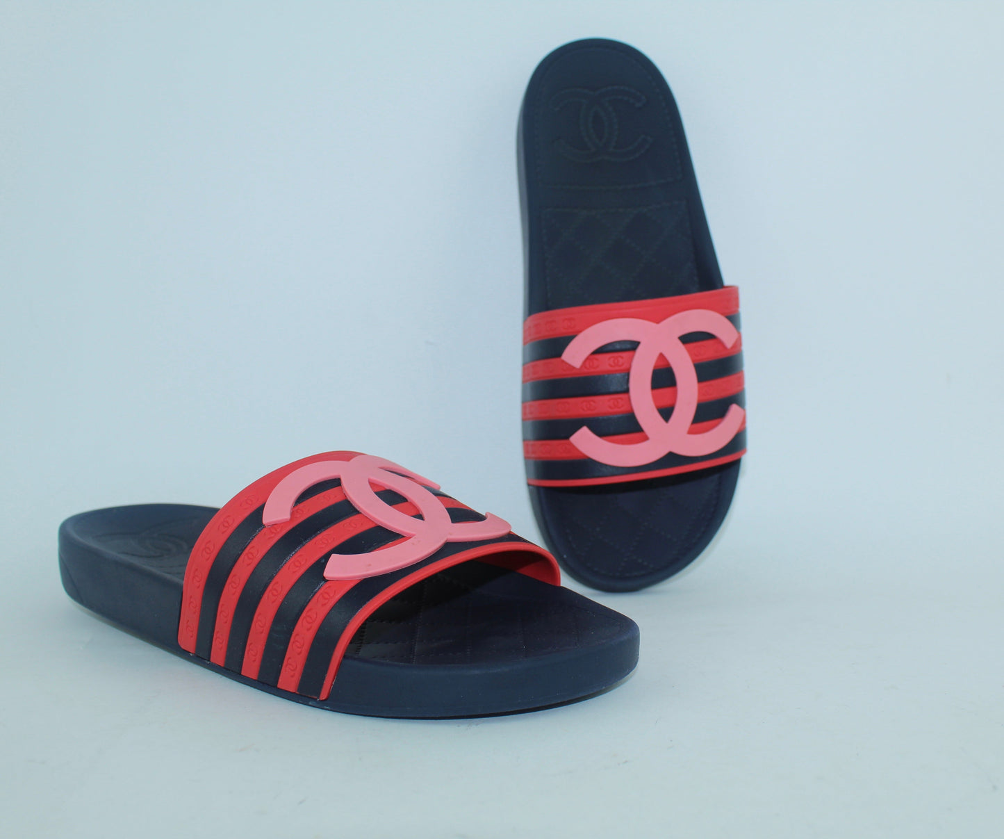 CHANEL RUBBER CC FLAT SLIDE SANDALS