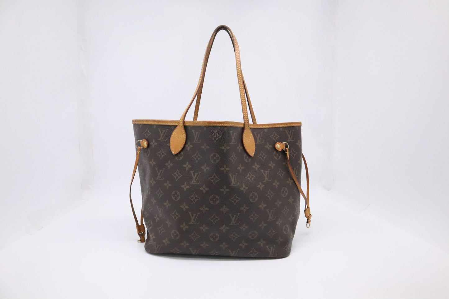 Louis Vuitton Neverfull MM in Monogram Canvas