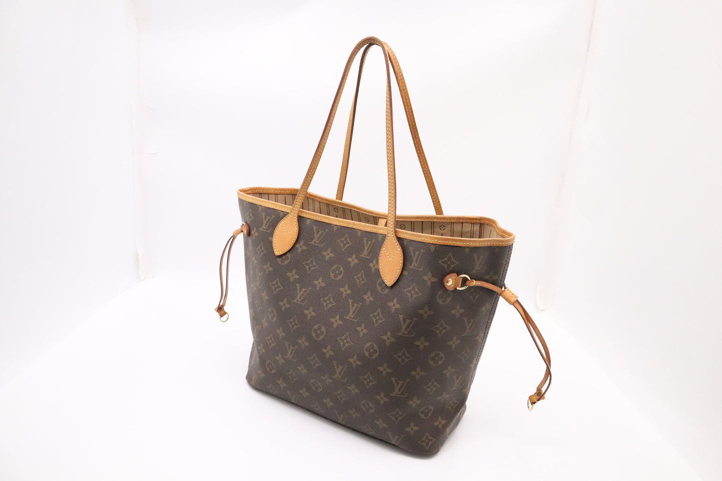 Louis Vuitton Neverfull MM in Monogram Canvas