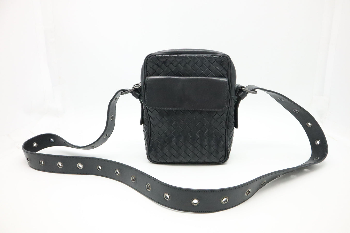 Bottega  Veneta Shoulder Bag in Black Intrecciato Leather