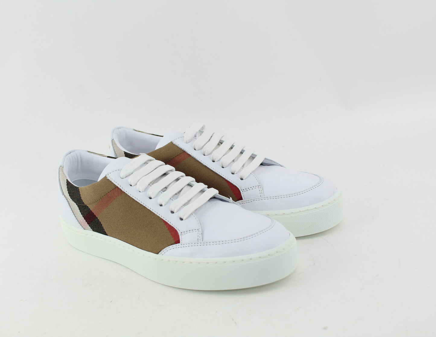 BURBERRY SALMOND LOW TOP SNEAKER SIZE 36