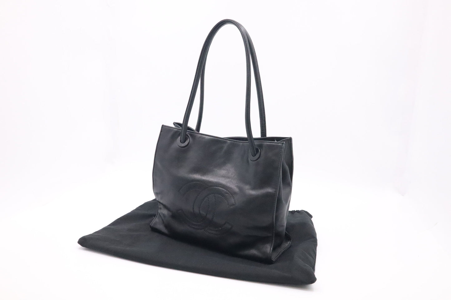 Chanel Tote in Black Leather