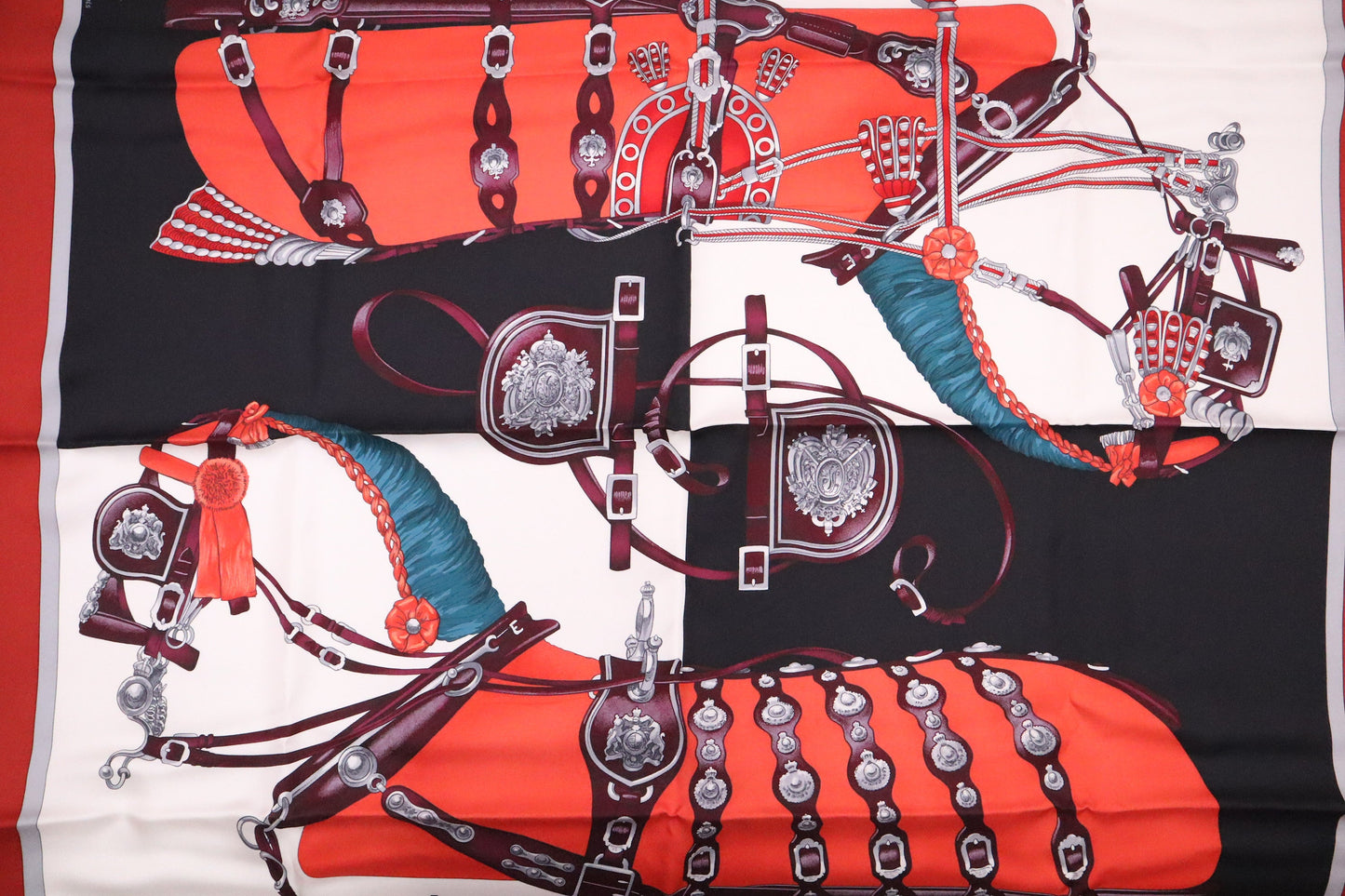 Hermes Harnais De Cour Carre 90 in Silk