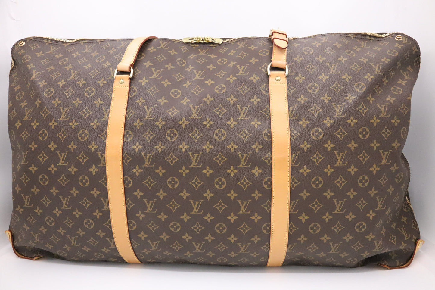 Louis Vuitton Kabul in Monogram Canvas