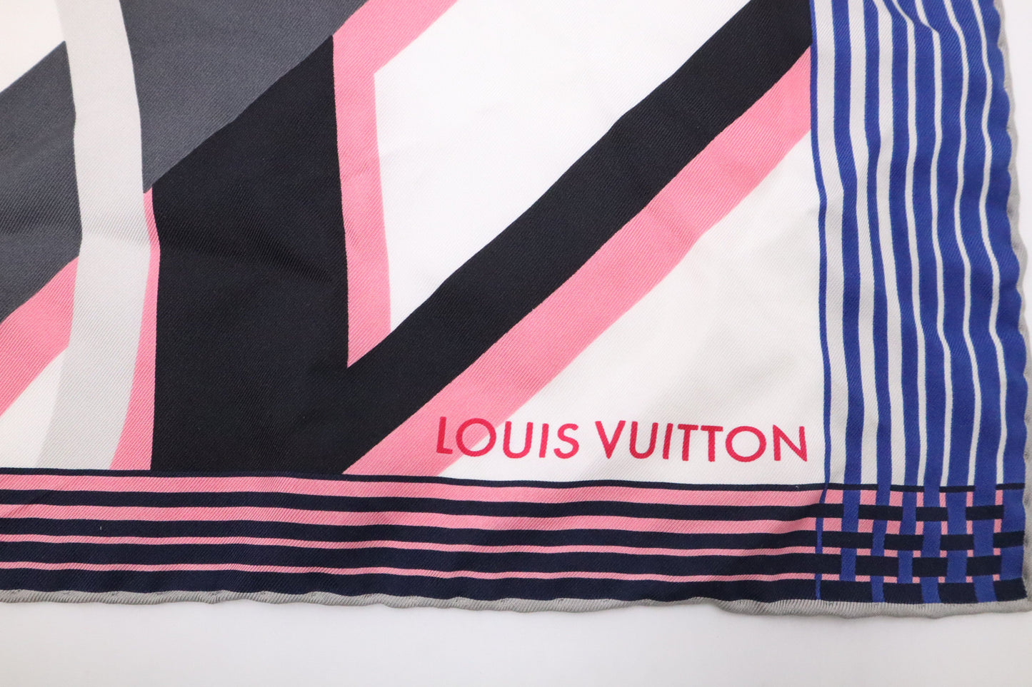 Louis Vuitton Scarf in Silk