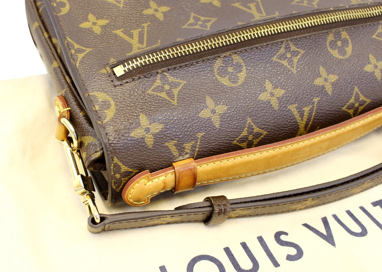 LOUIS VUITTON Monogram Canvas Metis Pochette Crossbody Bag