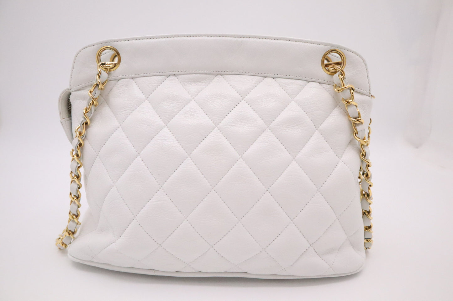 Chanel Shoulder Bag in White MattelassÃ© Leather