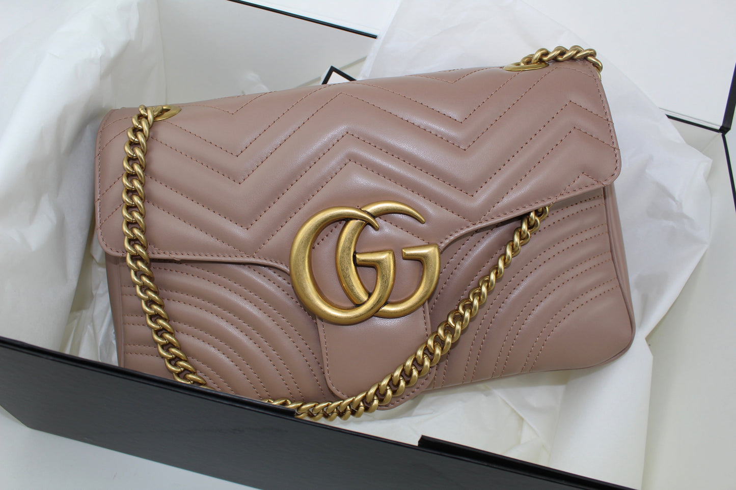 GUCCI GG MARMONT MEDIUM MATELASSÉ SHOULDER BAG